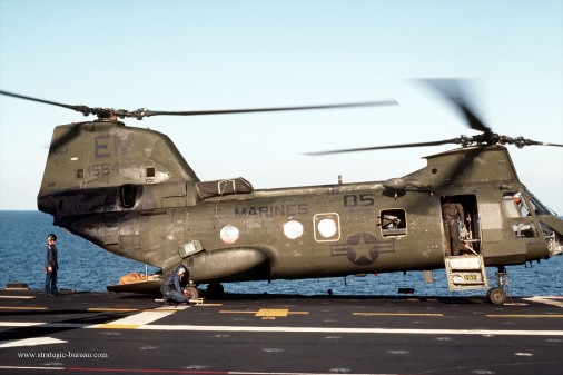 CH-46_Sea_Knight_helicoptere_USA_005